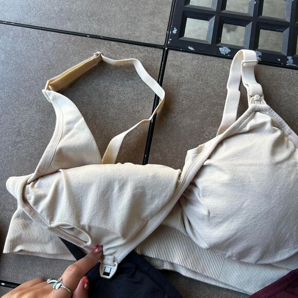 Set of nursing bras - Picture 3 of 6